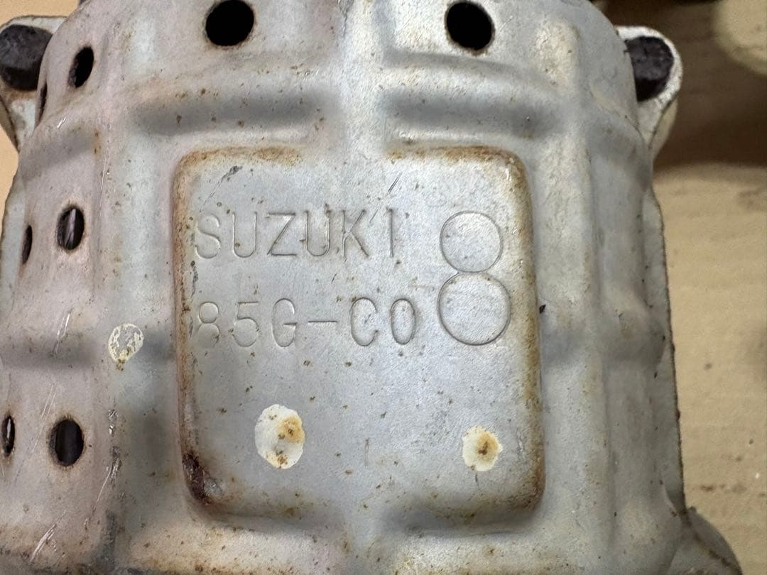 スズキ純正 エキマニ2個セット 85G-C08触媒 素材として