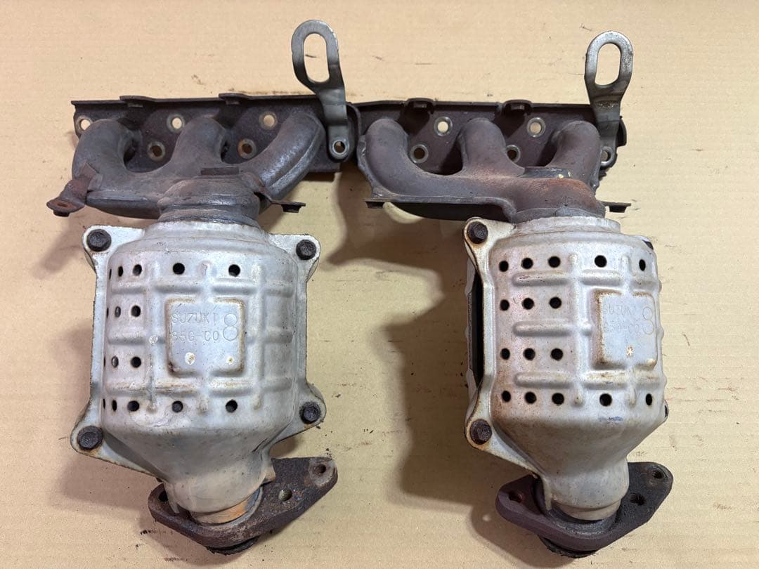 スズキ純正 エキマニ2個セット 85G-C08触媒 素材として