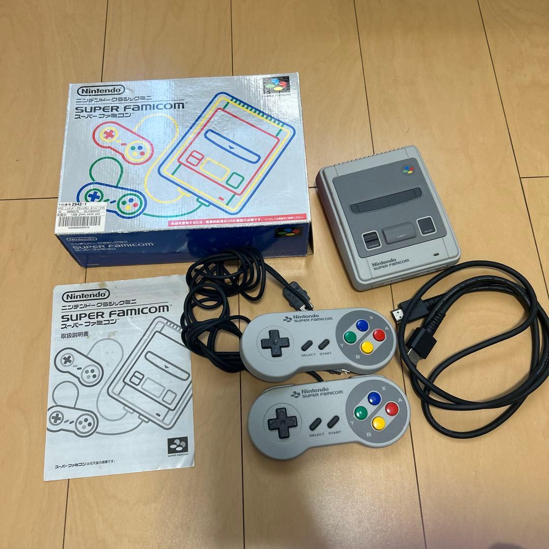 ニンテンドークラシックミニ　スーパーファミコン本体とコントローラー2個