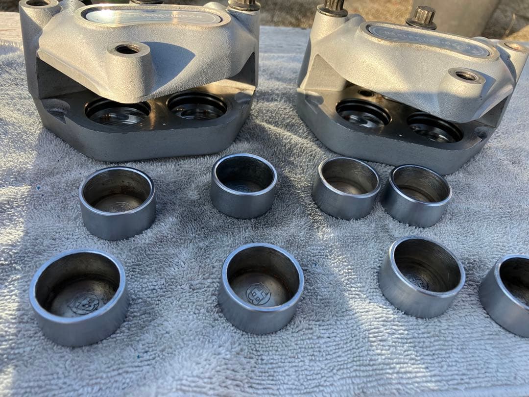 883r ブレーキキャリパー　左右　予備ブリーダー2本付き