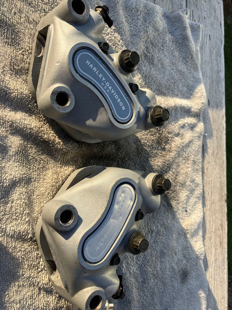 883r ブレーキキャリパー　左右　予備ブリーダー2本付き