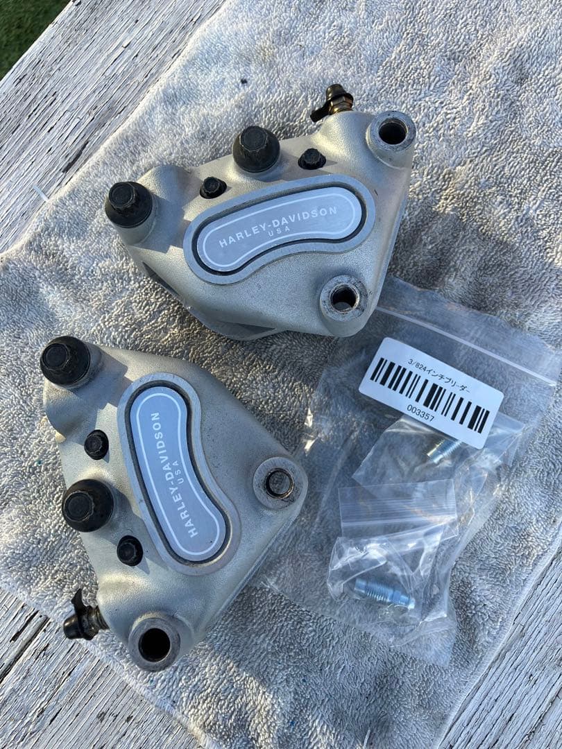 883r ブレーキキャリパー　左右　予備ブリーダー2本付き