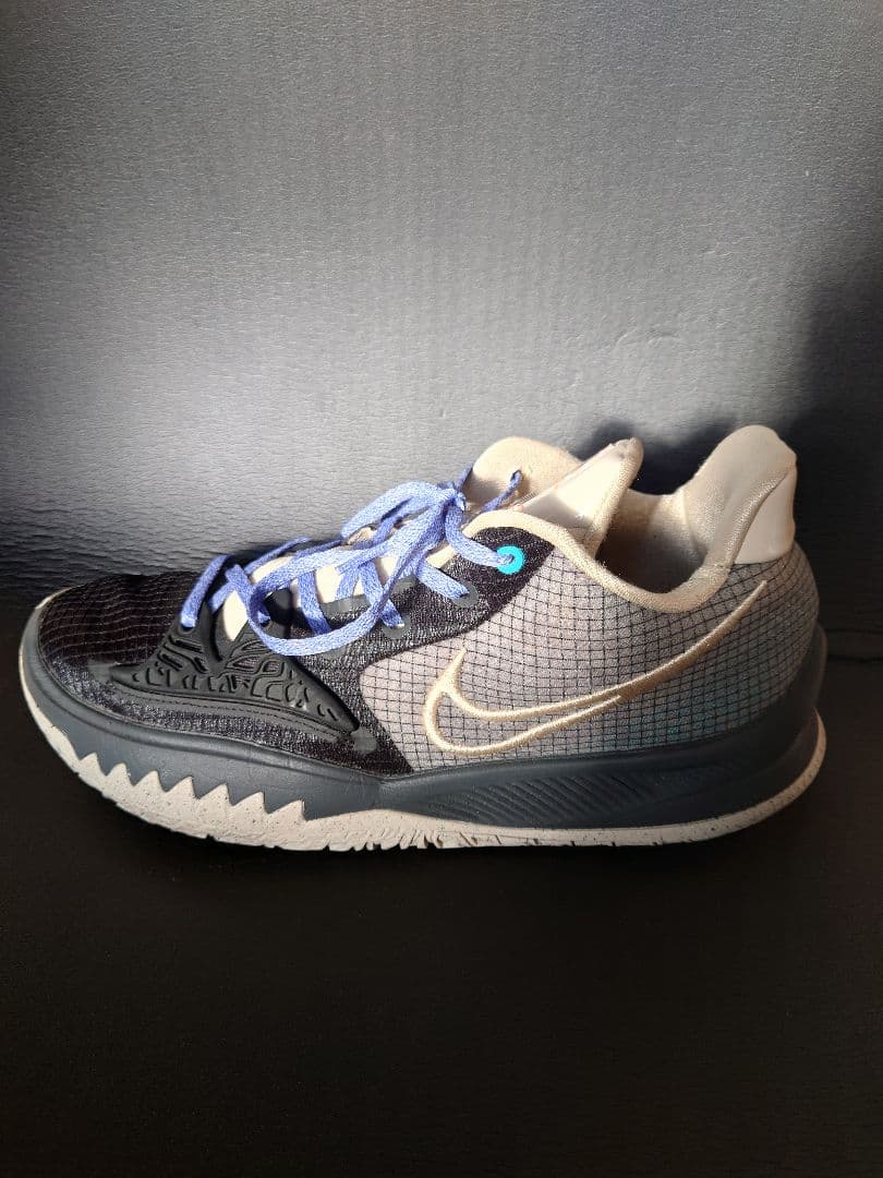Nike Kyrie Low 4 国内未発売カラー
