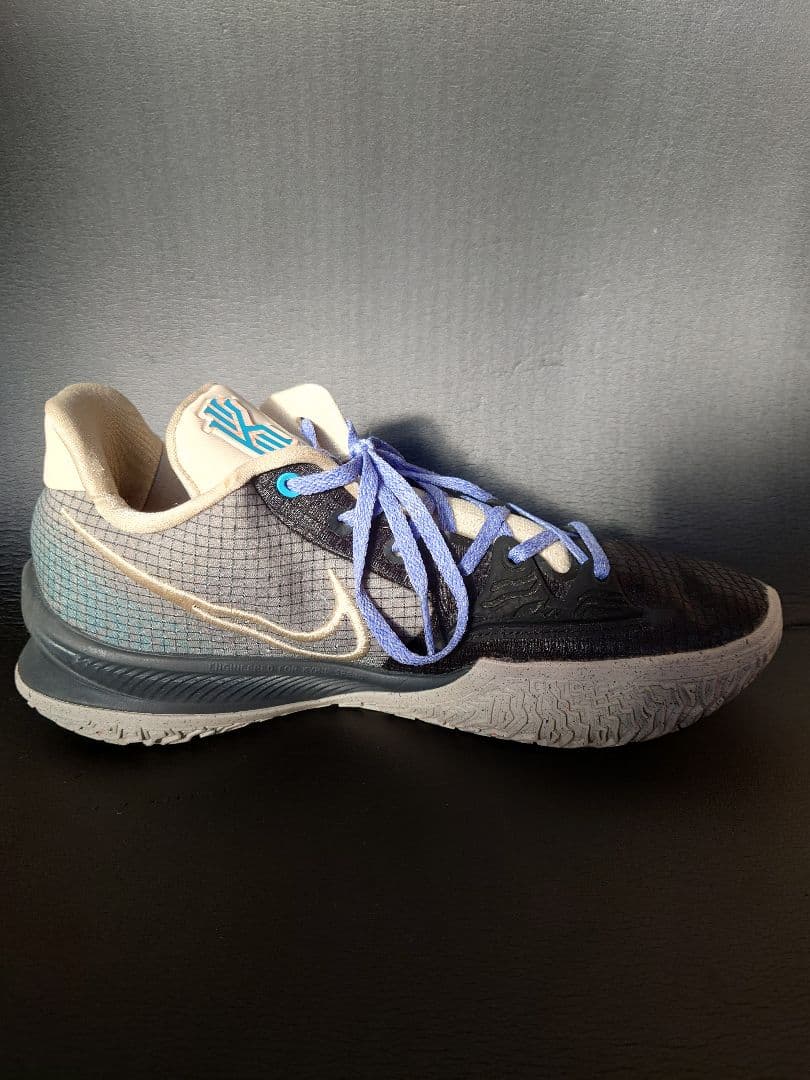 Nike Kyrie Low 4 国内未発売カラー