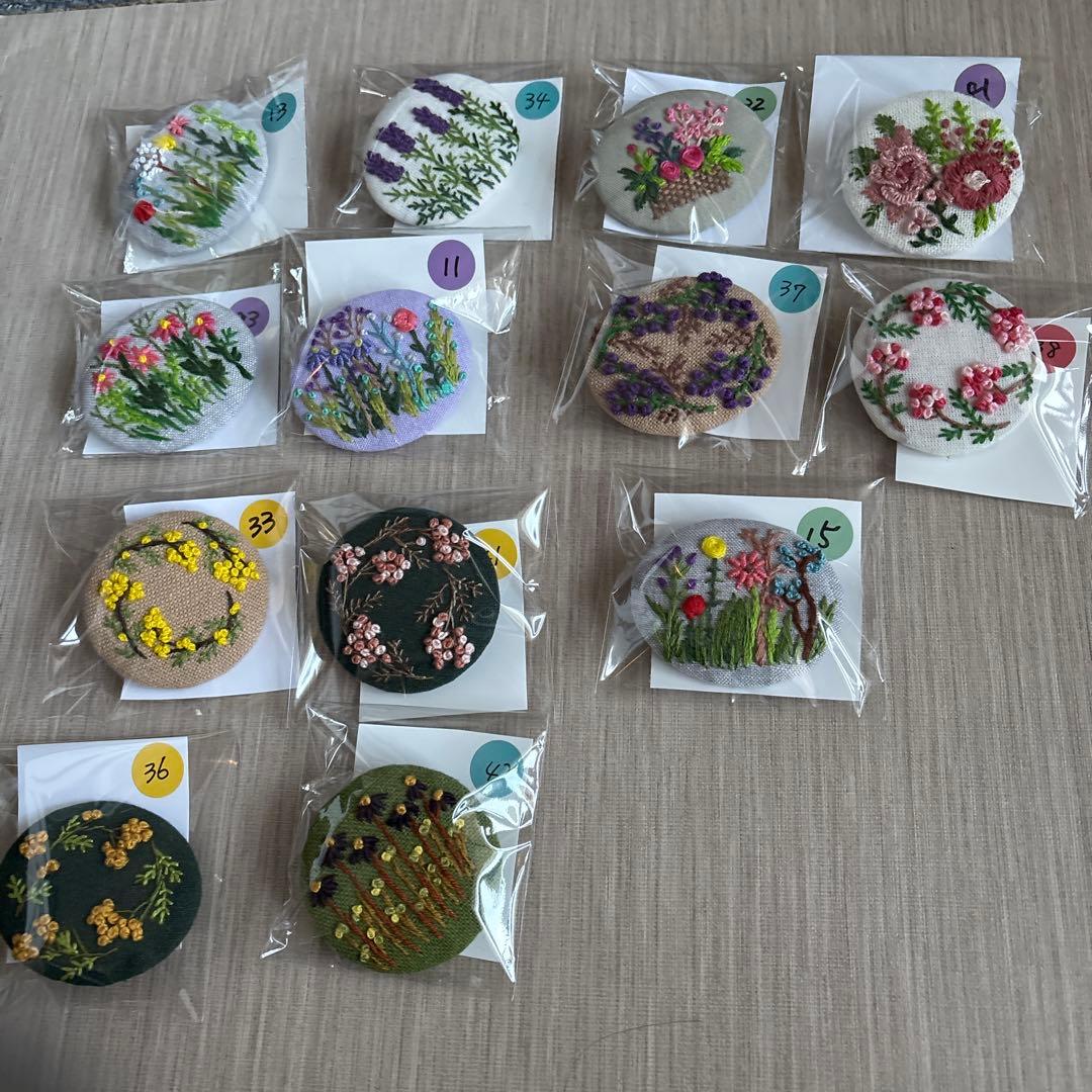 遊花様おまとめ専用ページ　　　　　　　花刺繍ブローチ