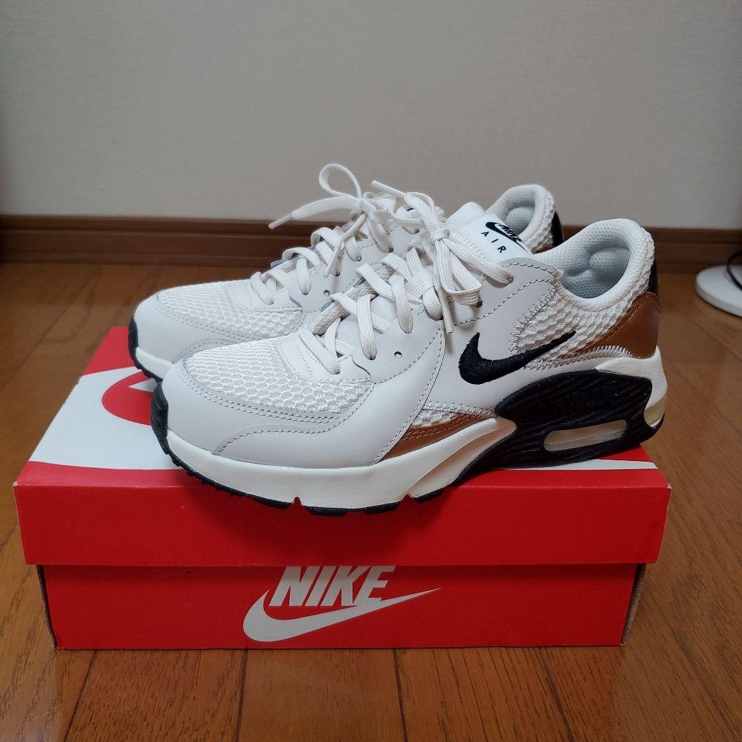 専用！！　NIKE エアマックスエクシー　 ホワイト/ゴールド