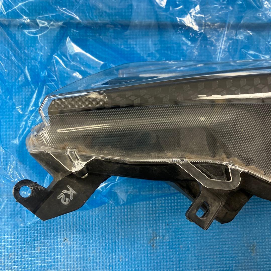 ヤリス　LED ヘッドライト　左右