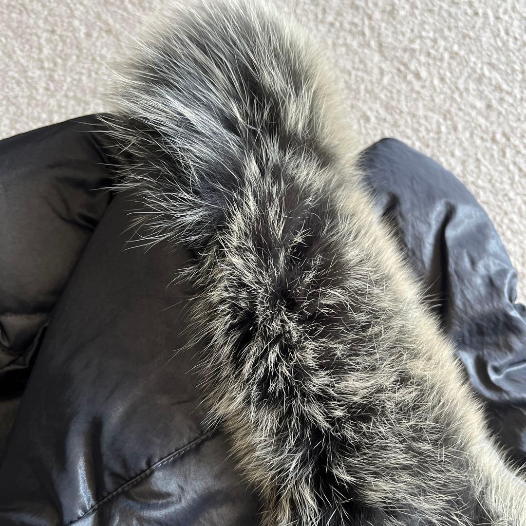 ファー付きダークグレーロングダウンコート