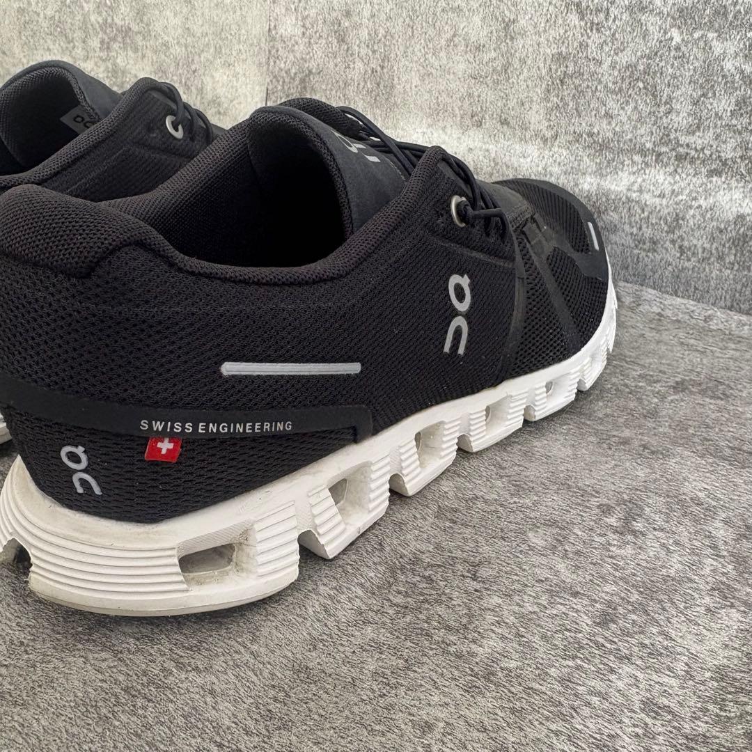 美品 オン On Cloud 5 ランニングシューズ ブラック 26.5cm
