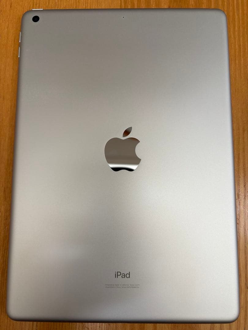 Apple iPad シルバー 本体　第8世代　wifiモデル