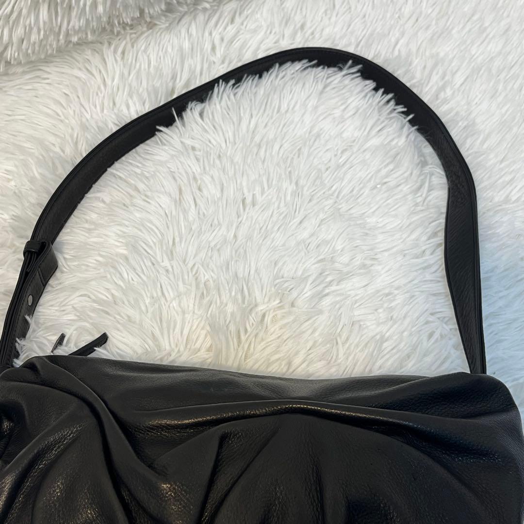 ま*め様 定価4.7万/イアパピヨネ/本革ドレープレザーショルダーバッグ/激レア