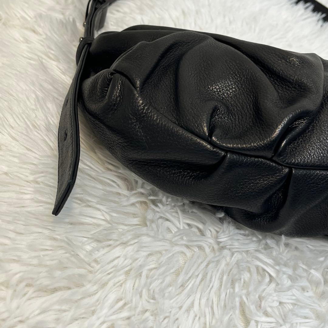 ま*め様 定価4.7万/イアパピヨネ/本革ドレープレザーショルダーバッグ/激レア