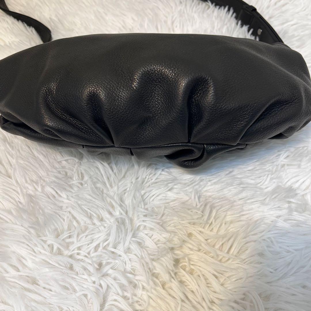 ま*め様 定価4.7万/イアパピヨネ/本革ドレープレザーショルダーバッグ/激レア