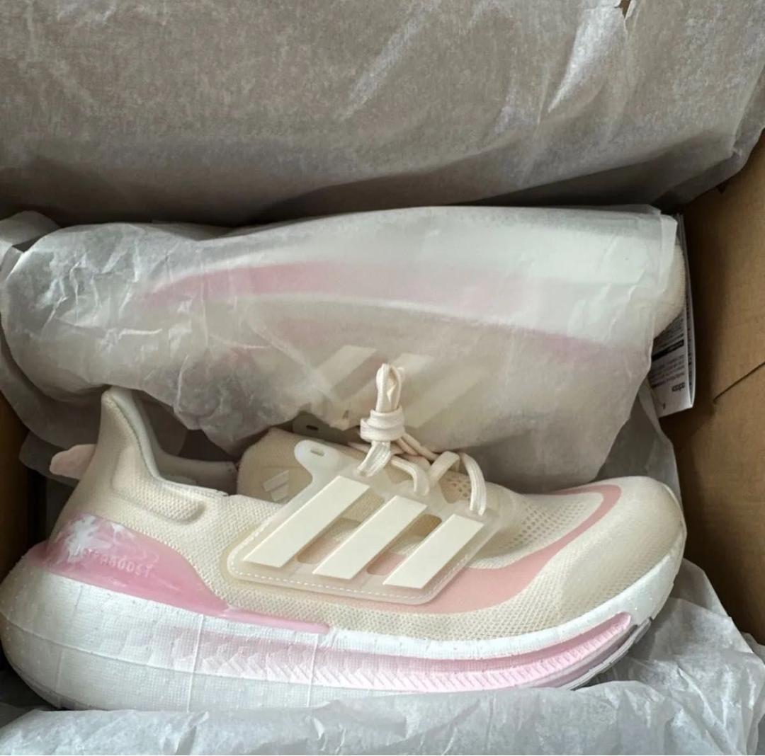 新品 定2.5万 adidas アディダス 軽量 ランニングシューズ 27cm