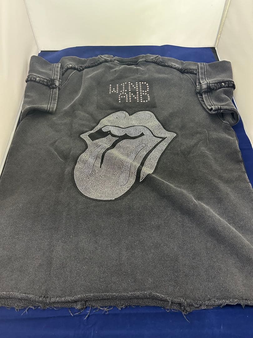 定価2万超の新品未使用！大人気のローリング・ストーンズコラボTシャツ