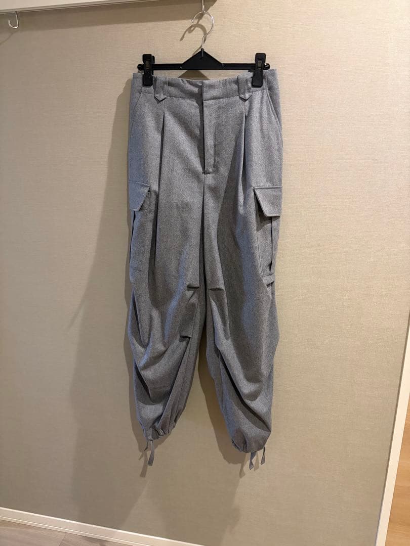 SACRA グレーカーゴパンツ