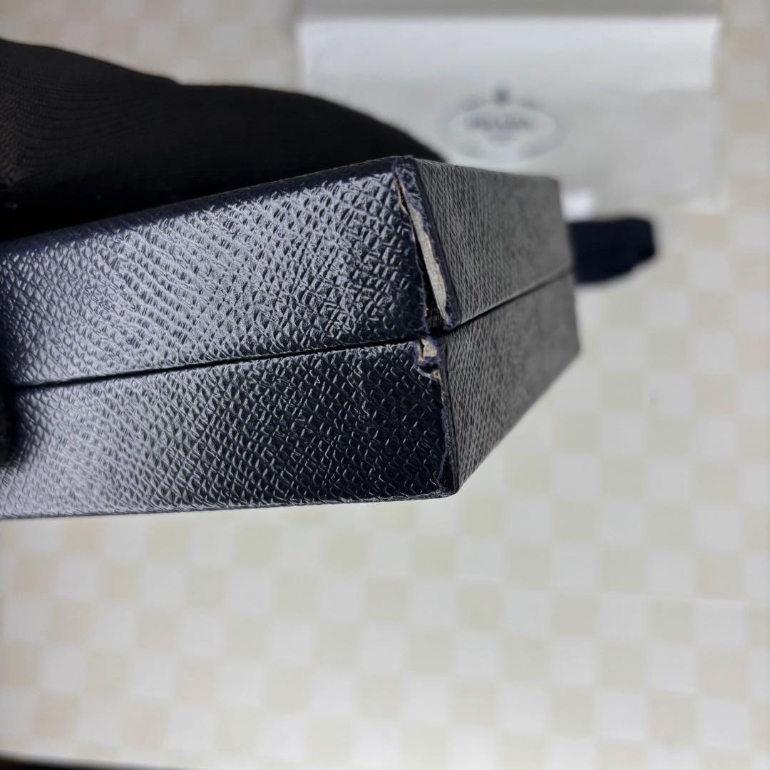 極美品　PRADA プラダ　長財布　ラウンドファスナー　M011