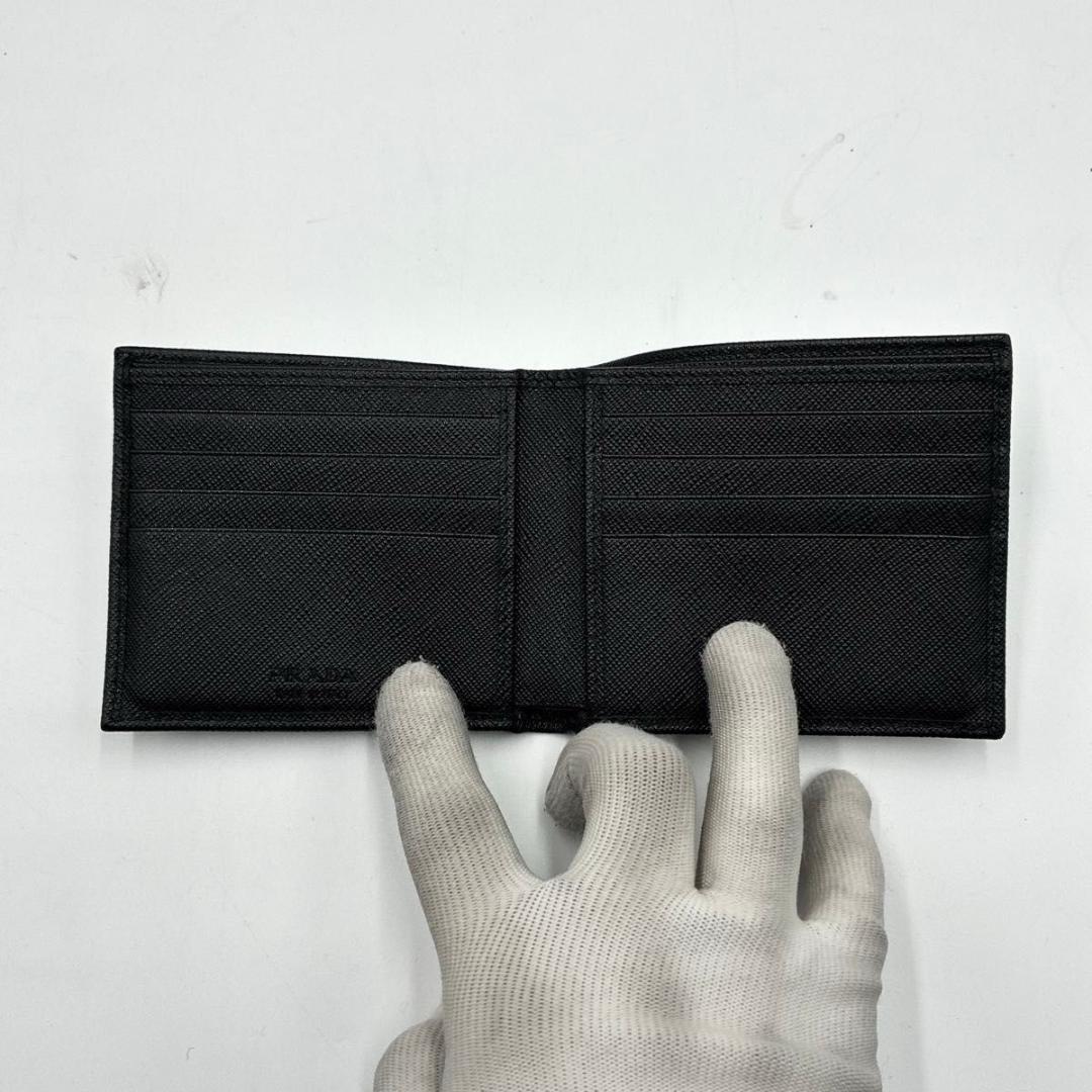 YYY　プラダ 折り財布 サフィアーノ 三角ロゴ 黒 付属品有