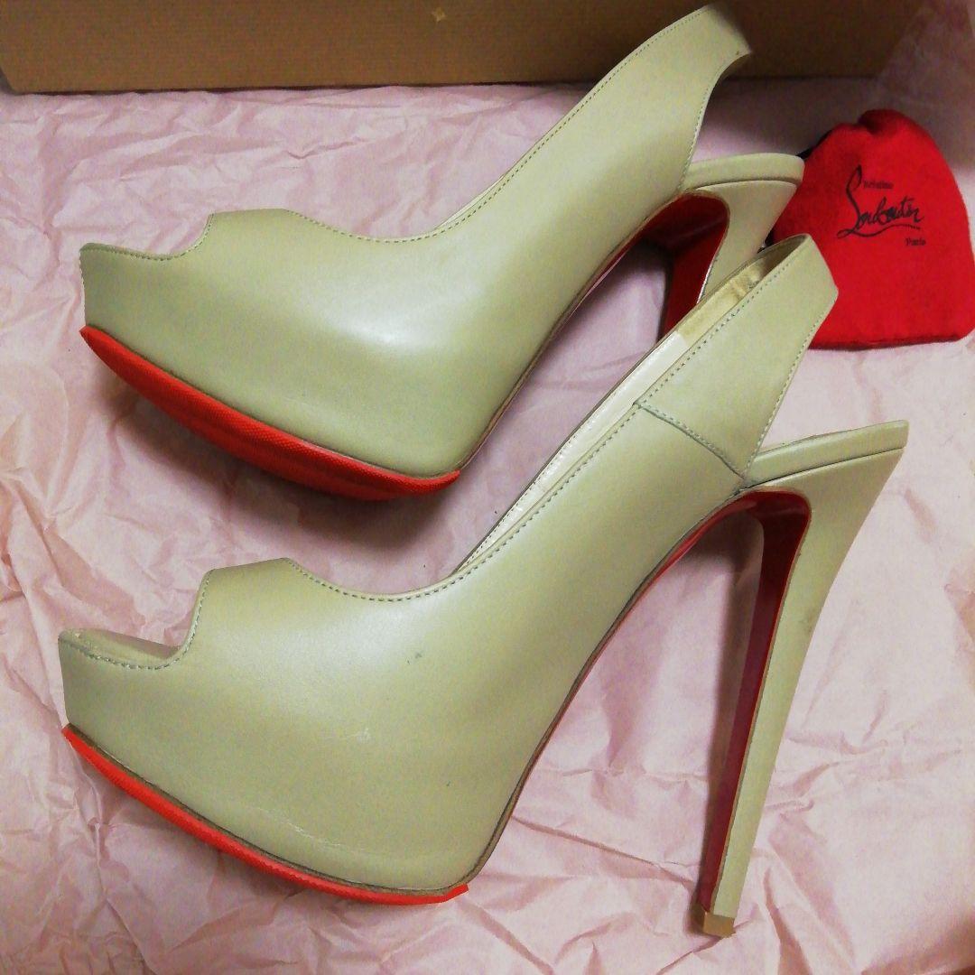 はぴ【中古品】クリスチャンルブタンサンダルオープントゥベージュ　361/2