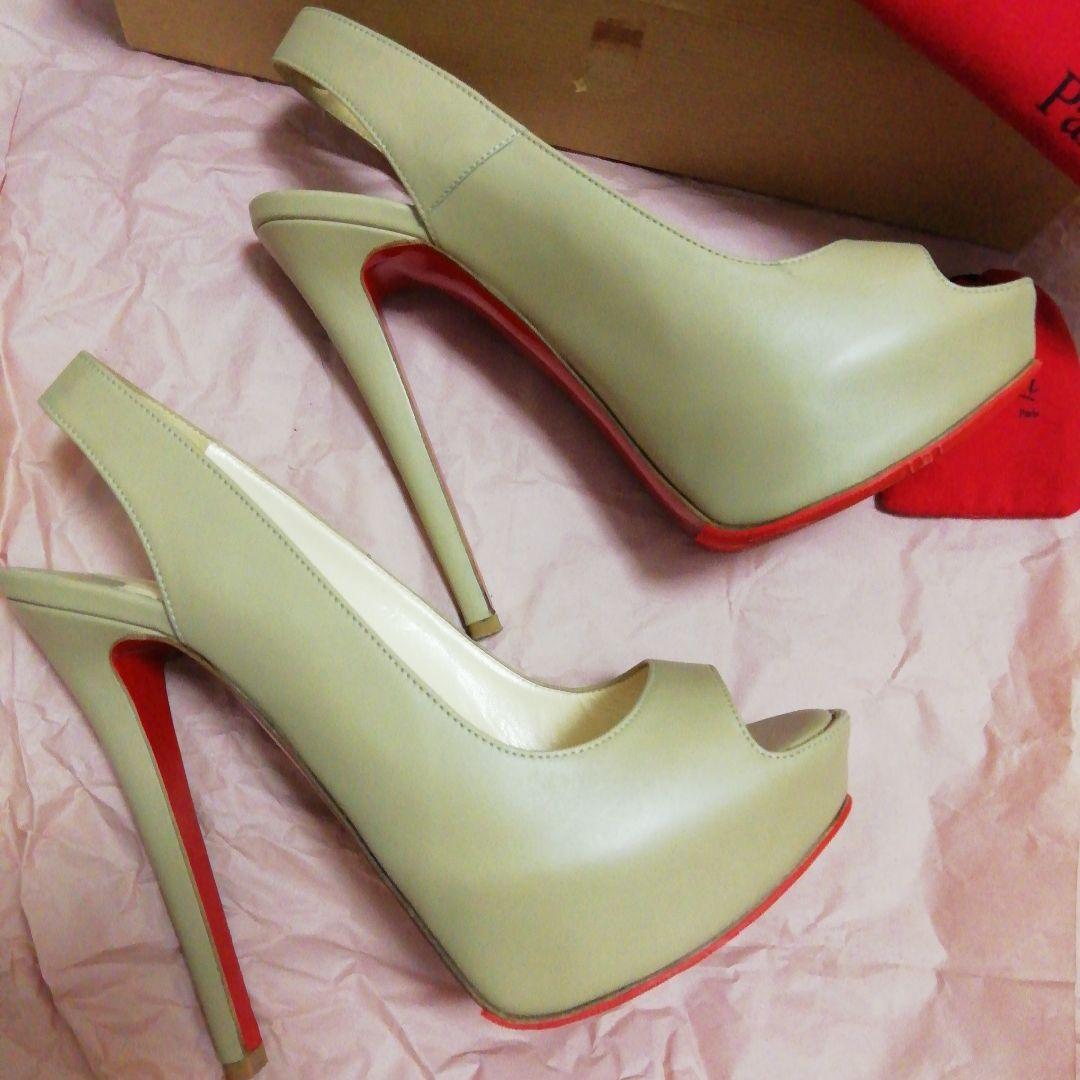 はぴ【中古品】クリスチャンルブタンサンダルオープントゥベージュ　361/2