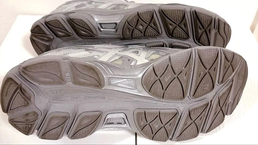 ASICS GEL-CUMULUS 16 SSCB 25.5セシリーバンセン