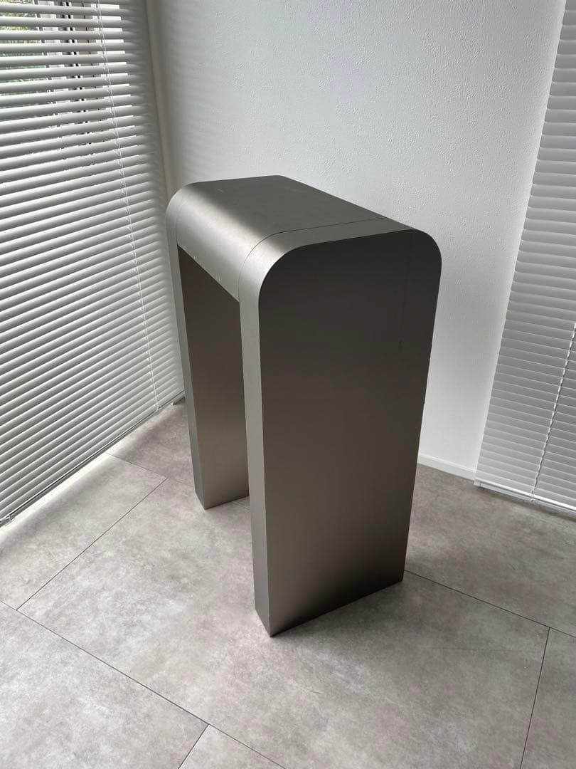 テーブル モダンデザイン　花台　サイドテーブル　飾り台　ポストモダン