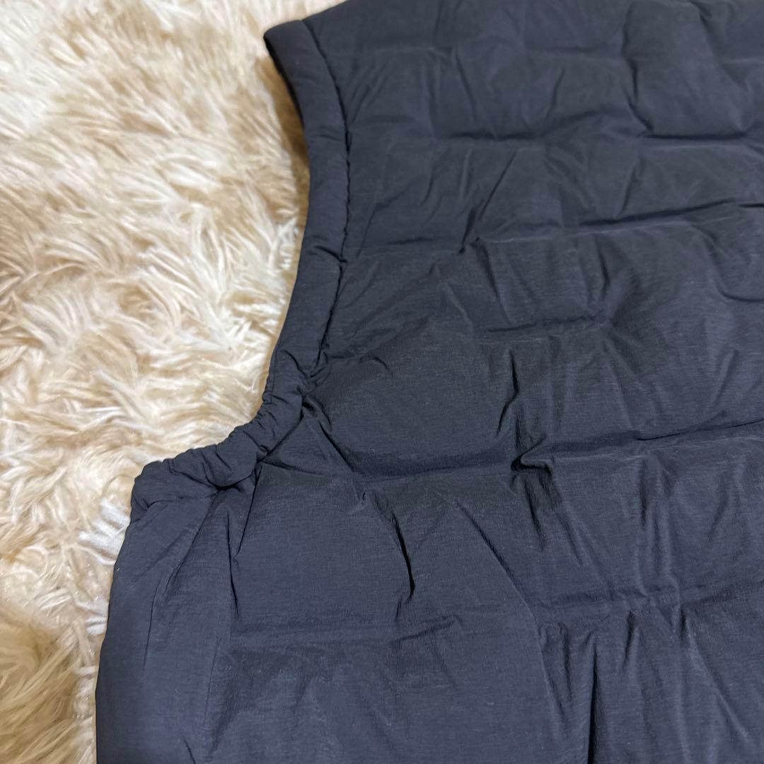 新品タグ付きAdidas黒のノースリーブダウンキルティングベスト