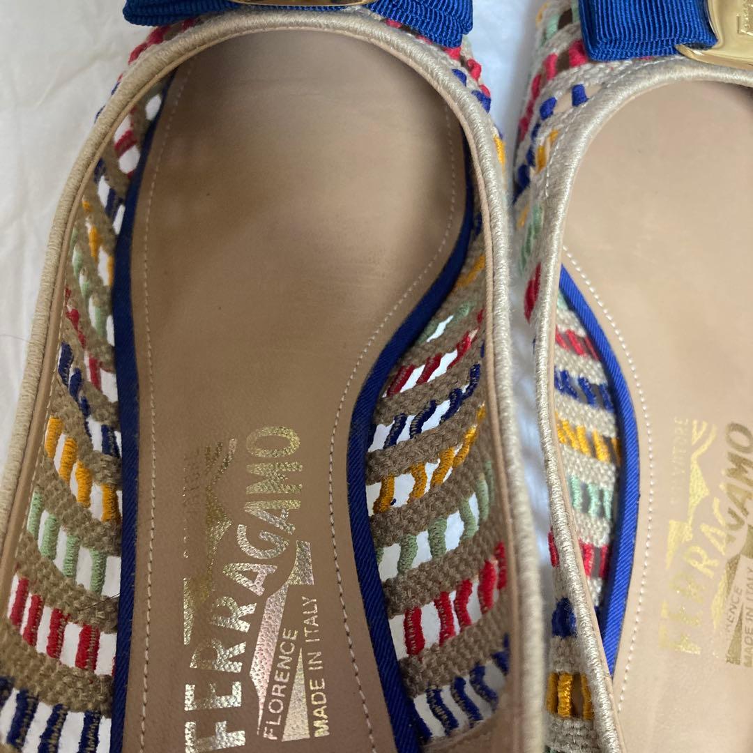 フエラガモ　靴