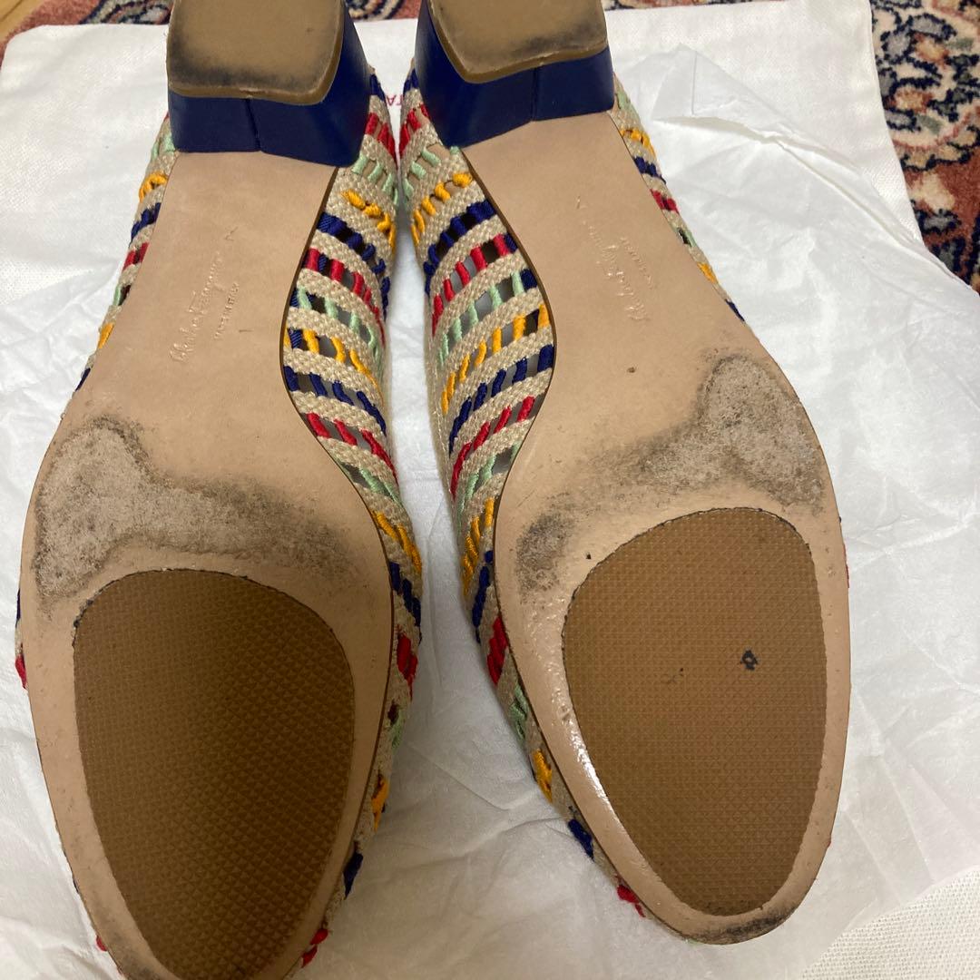 フエラガモ　靴