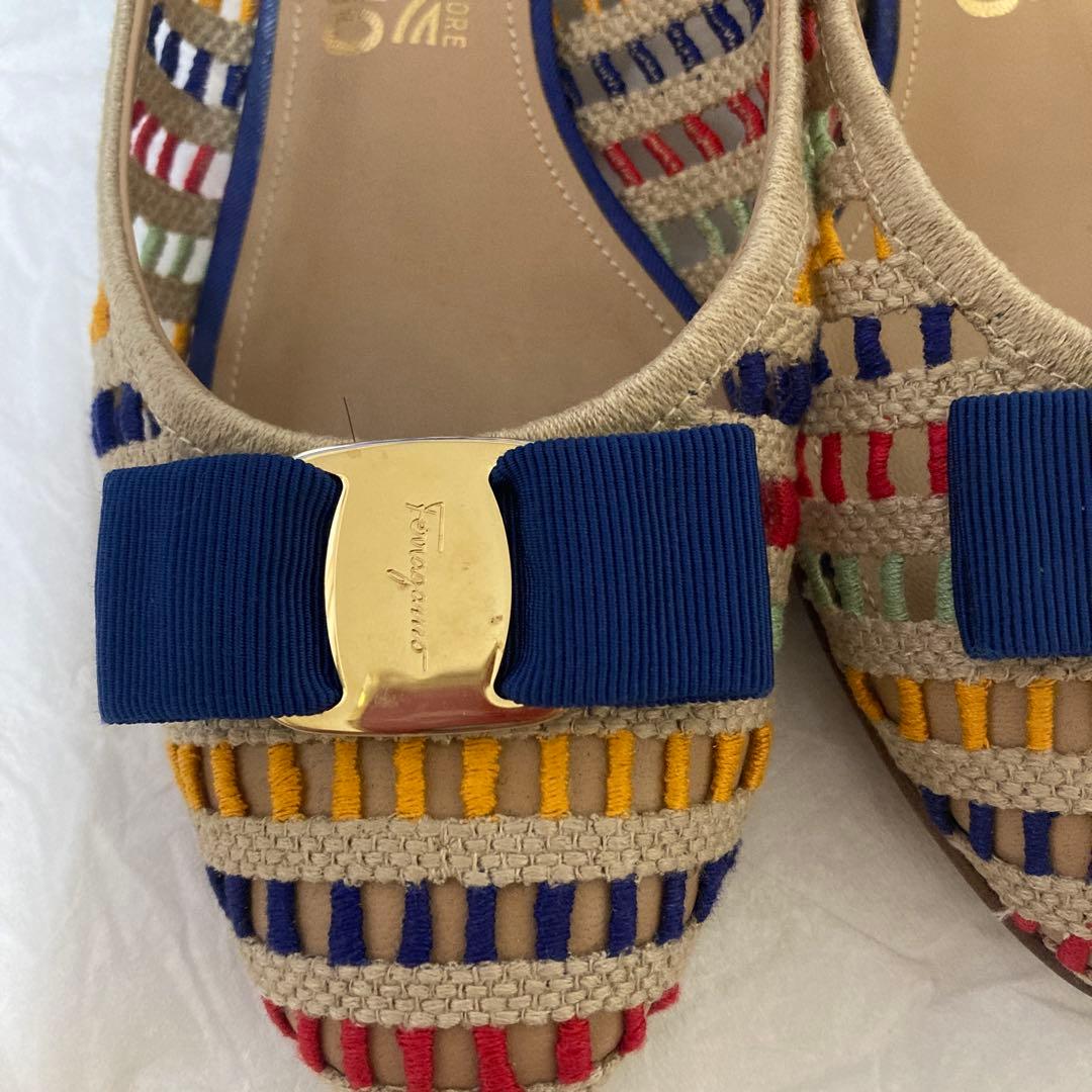 フエラガモ　靴