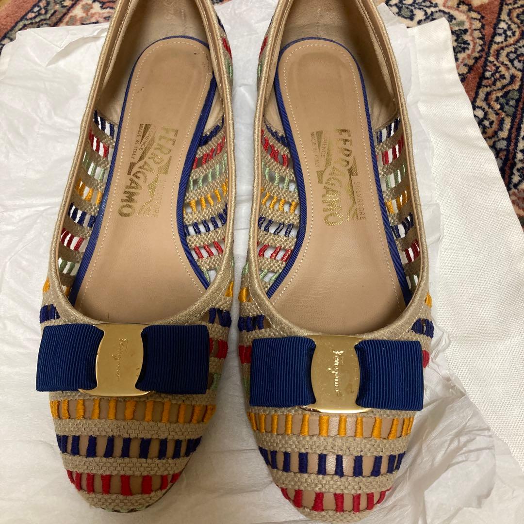 フエラガモ　靴