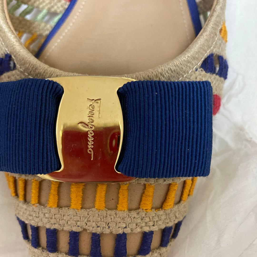 フエラガモ　靴