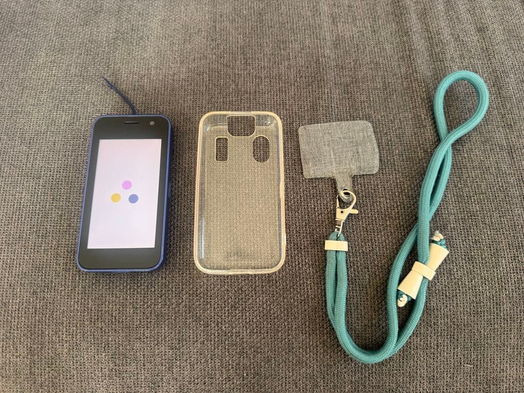 docomo キッズ携帯　KY-41C 青色 本体 透明ケース　首ひも付き