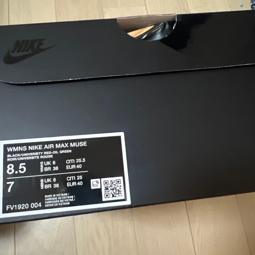 ナイキ　エアマックスミューズ　オイルグリーン