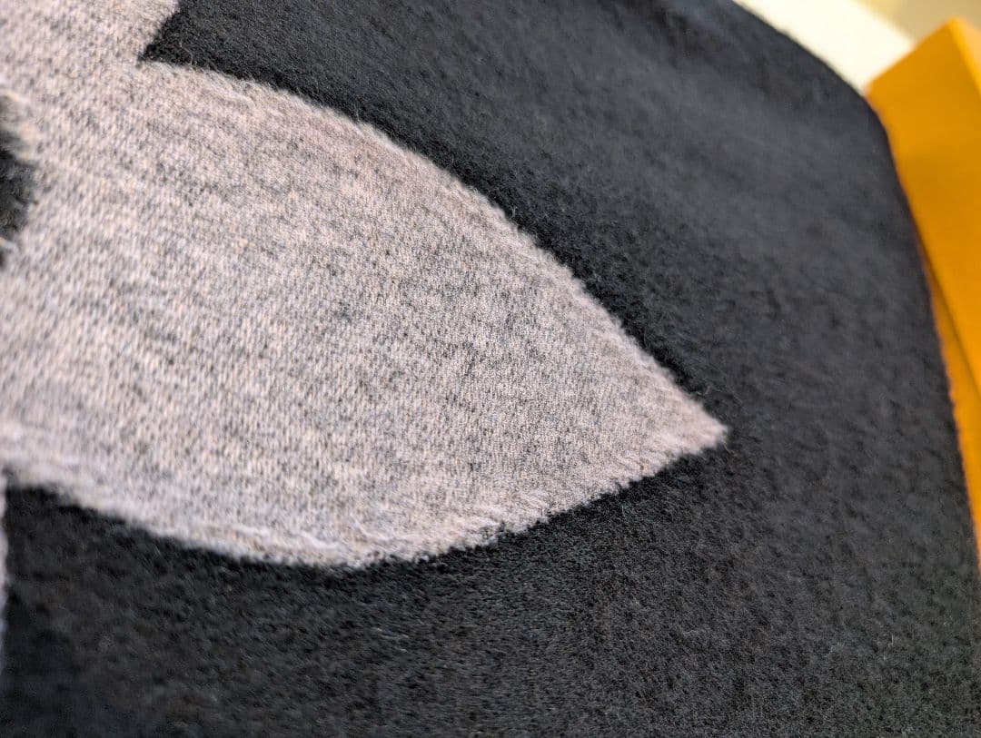 ルイヴィトン マフラー エシャルプラ ジ アルティメット ノワール