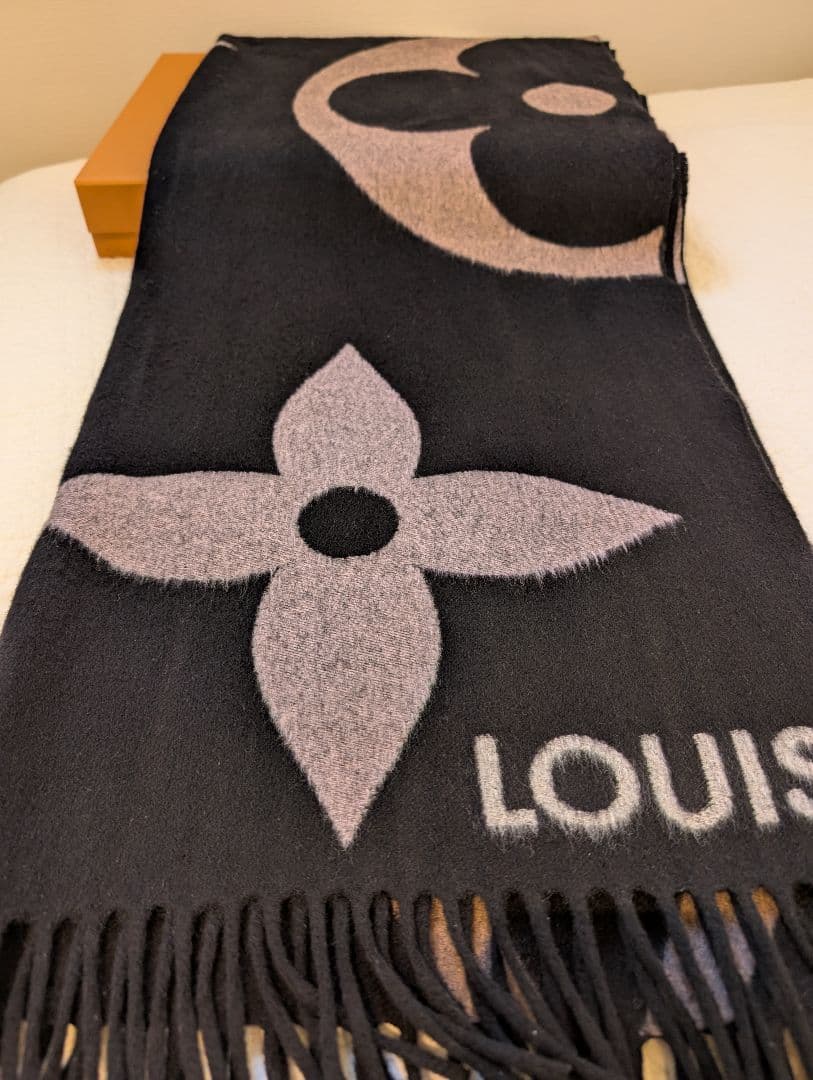 ルイヴィトン マフラー エシャルプラ ジ アルティメット ノワール