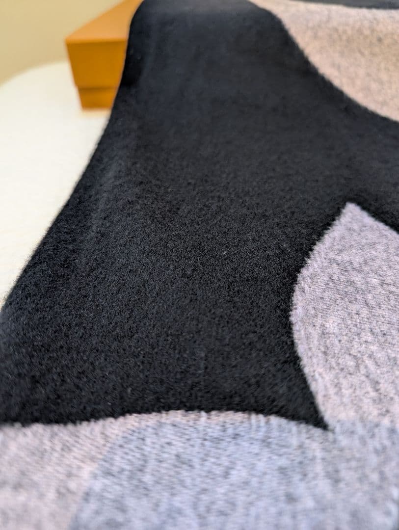 ルイヴィトン マフラー エシャルプラ ジ アルティメット ノワール