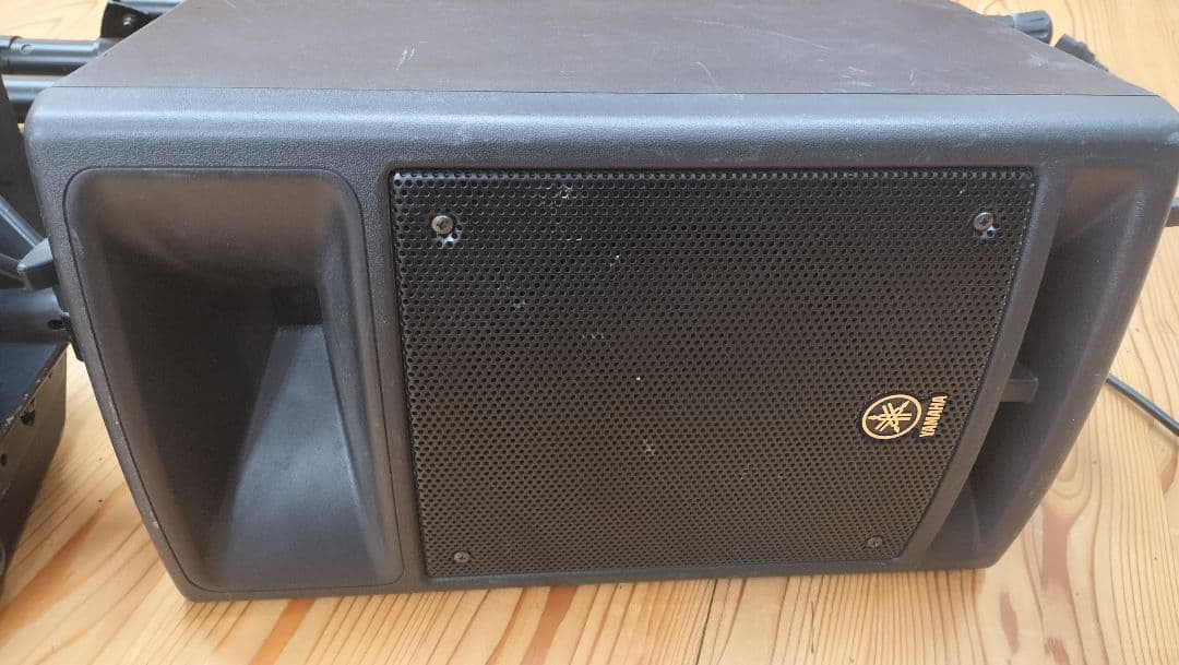 YAMAHA ヤマハ ポータブルPAシステム STAGEPAS300　＋スタンド