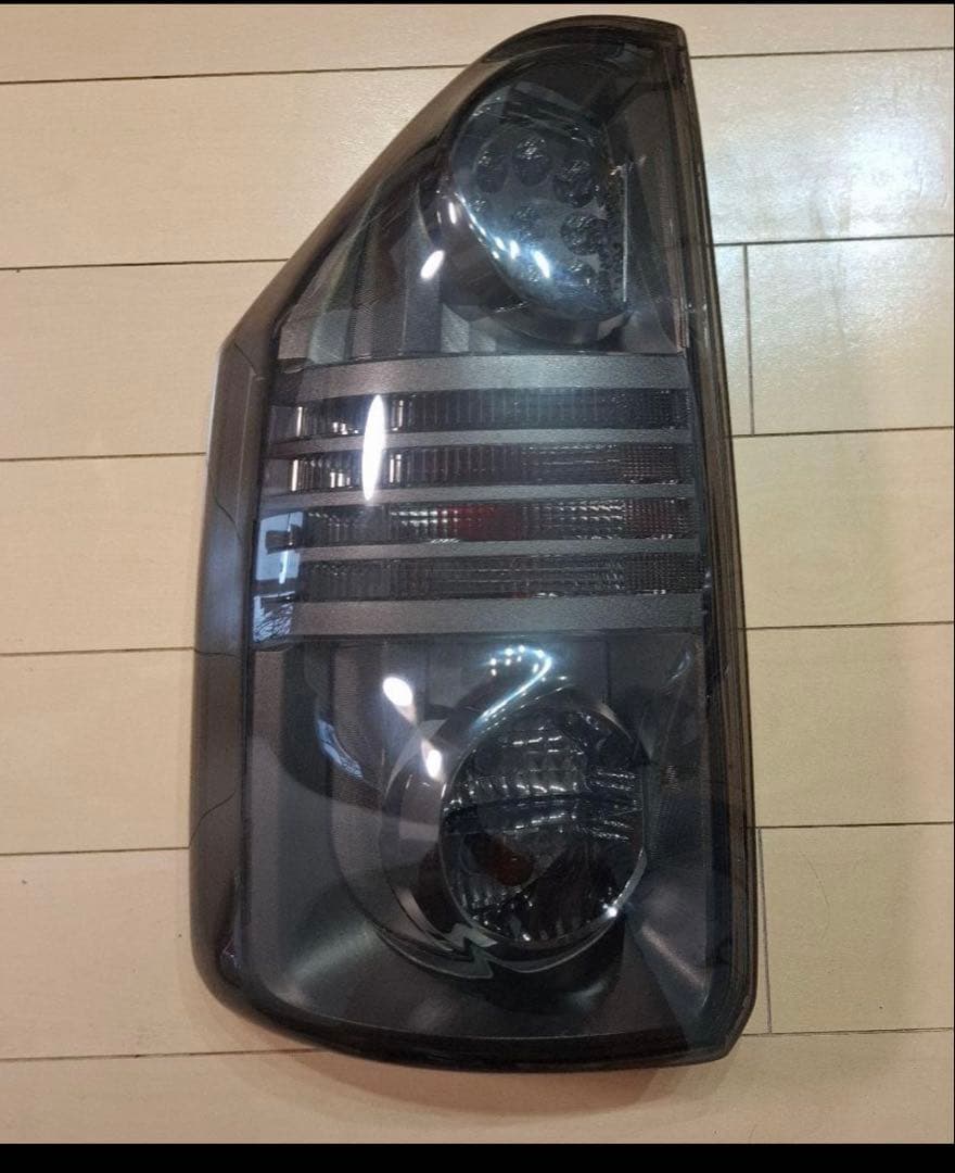 70前期ヴォクシー煌純正テール スモークテールカバー取付品 2個セット