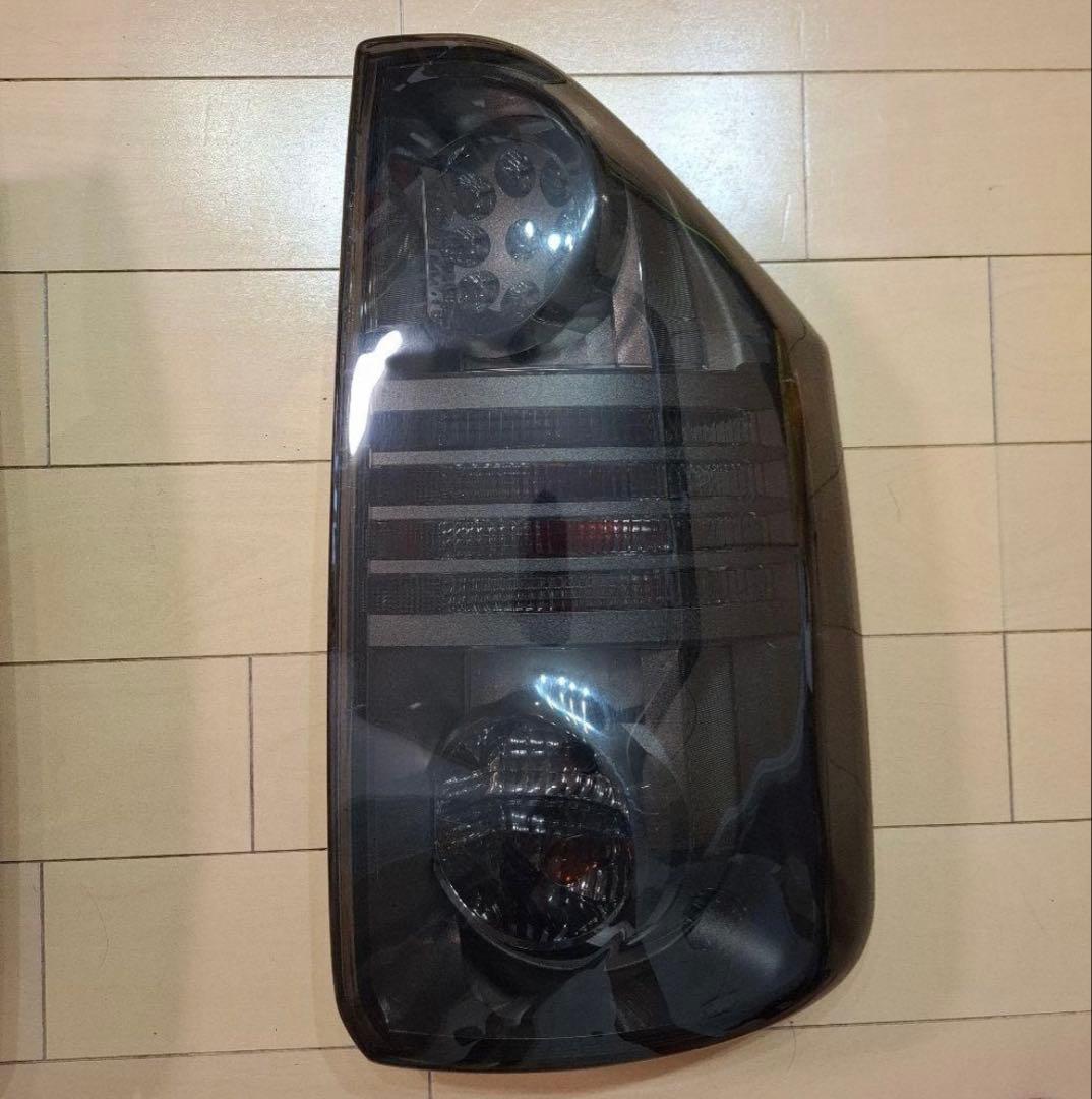 70前期ヴォクシー煌純正テール スモークテールカバー取付品 2個セット