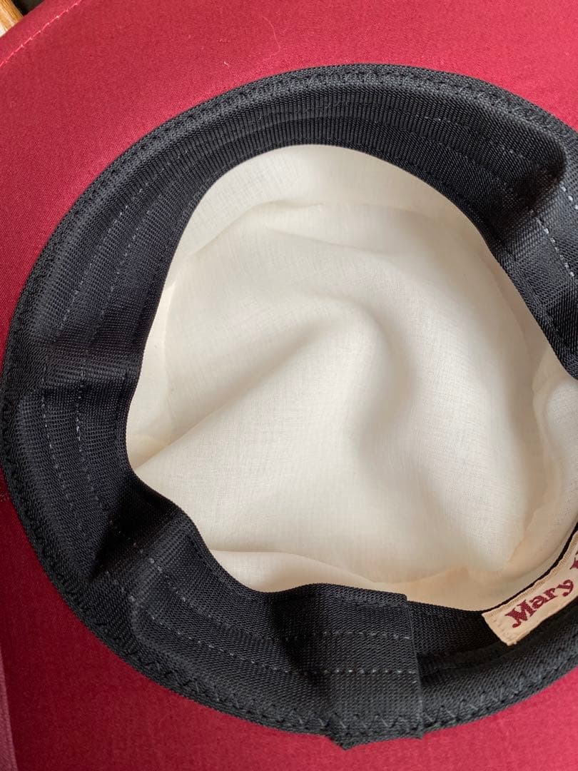 メアリーマグダレン　ホワイテリーフキャノチェ（ストロベリー）