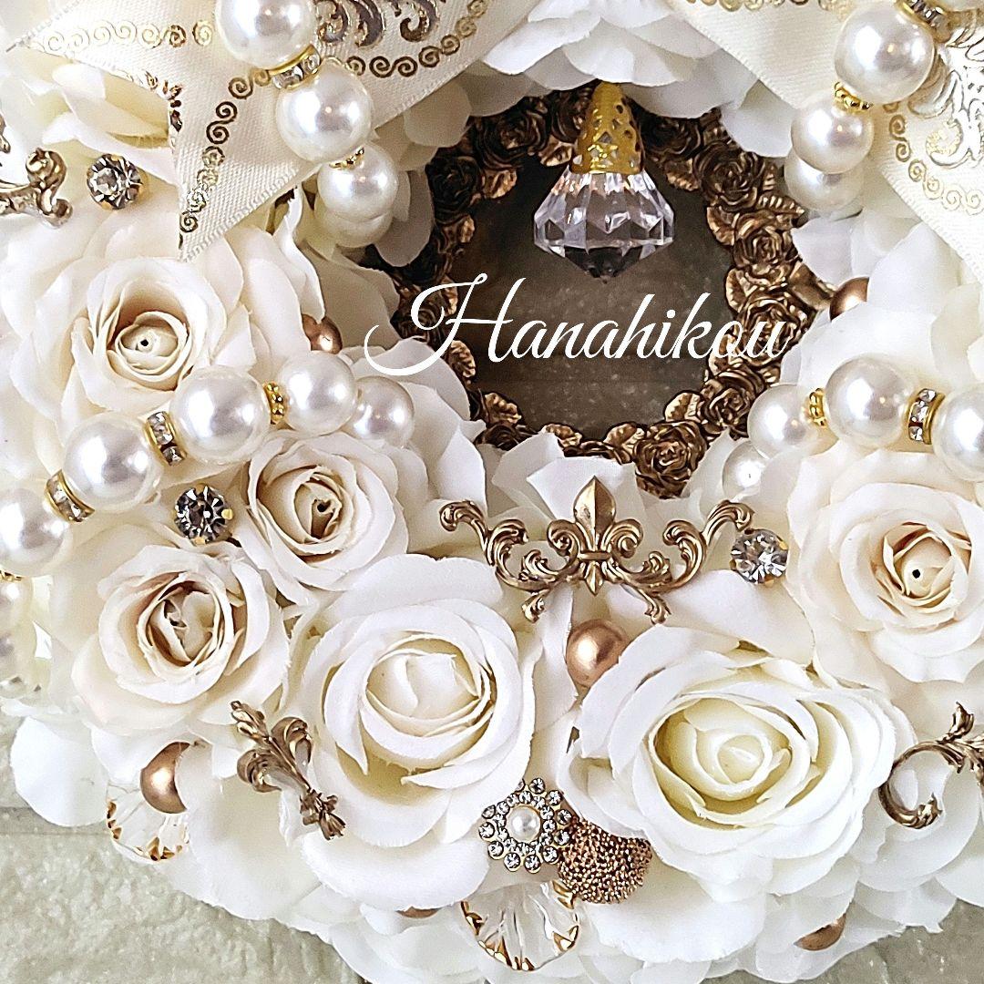 ホワイトローズとパールとゴールドダマスク柄リボンのスペシャル豪華エレガントリース