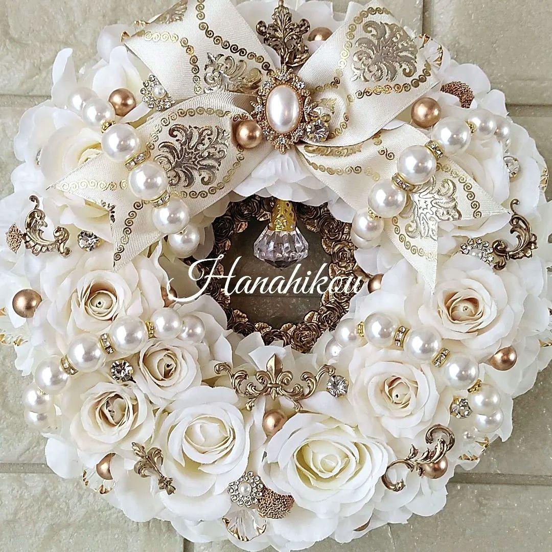 ホワイトローズとパールとゴールドダマスク柄リボンのスペシャル豪華エレガントリース