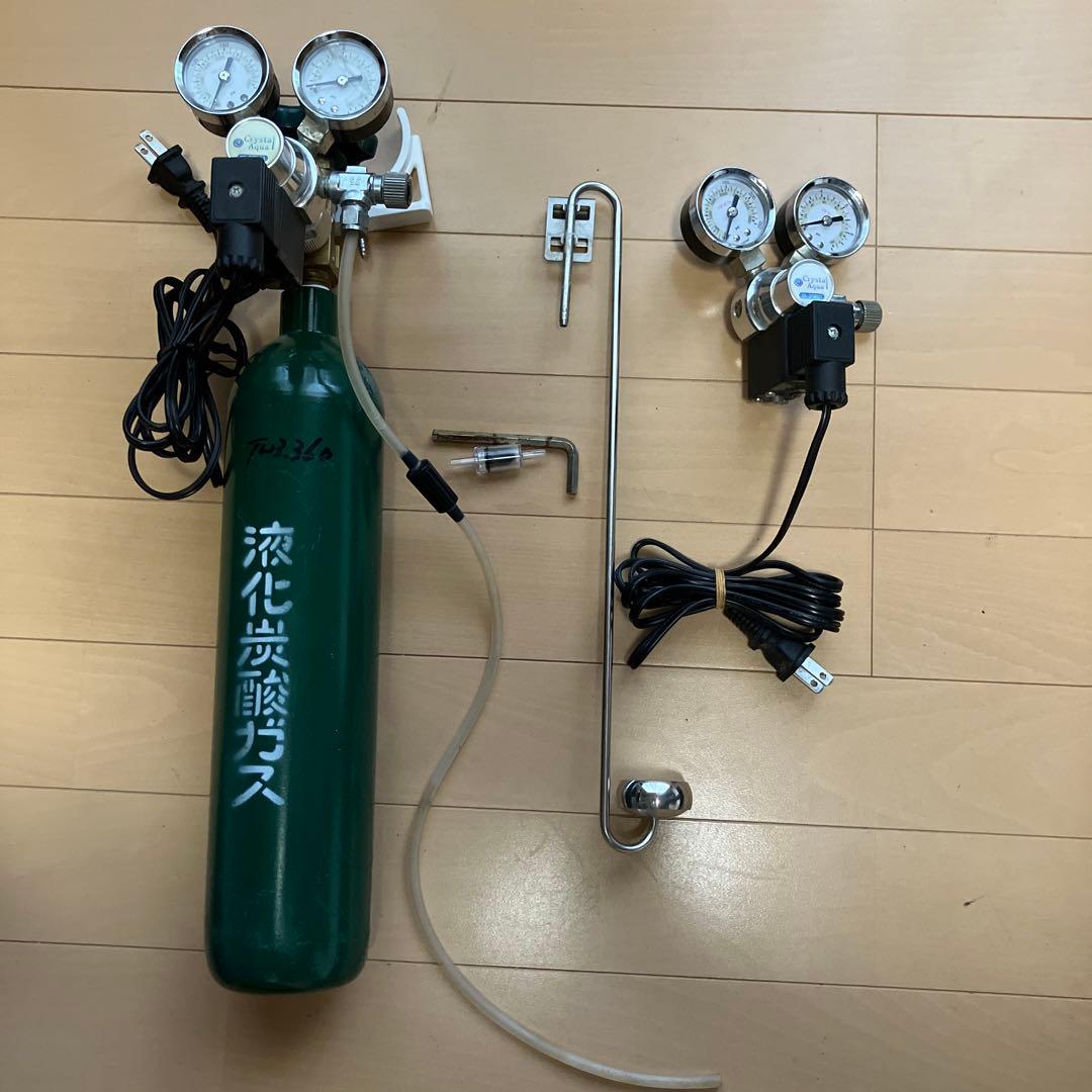 ＣＯ2レギュレターとボンベ