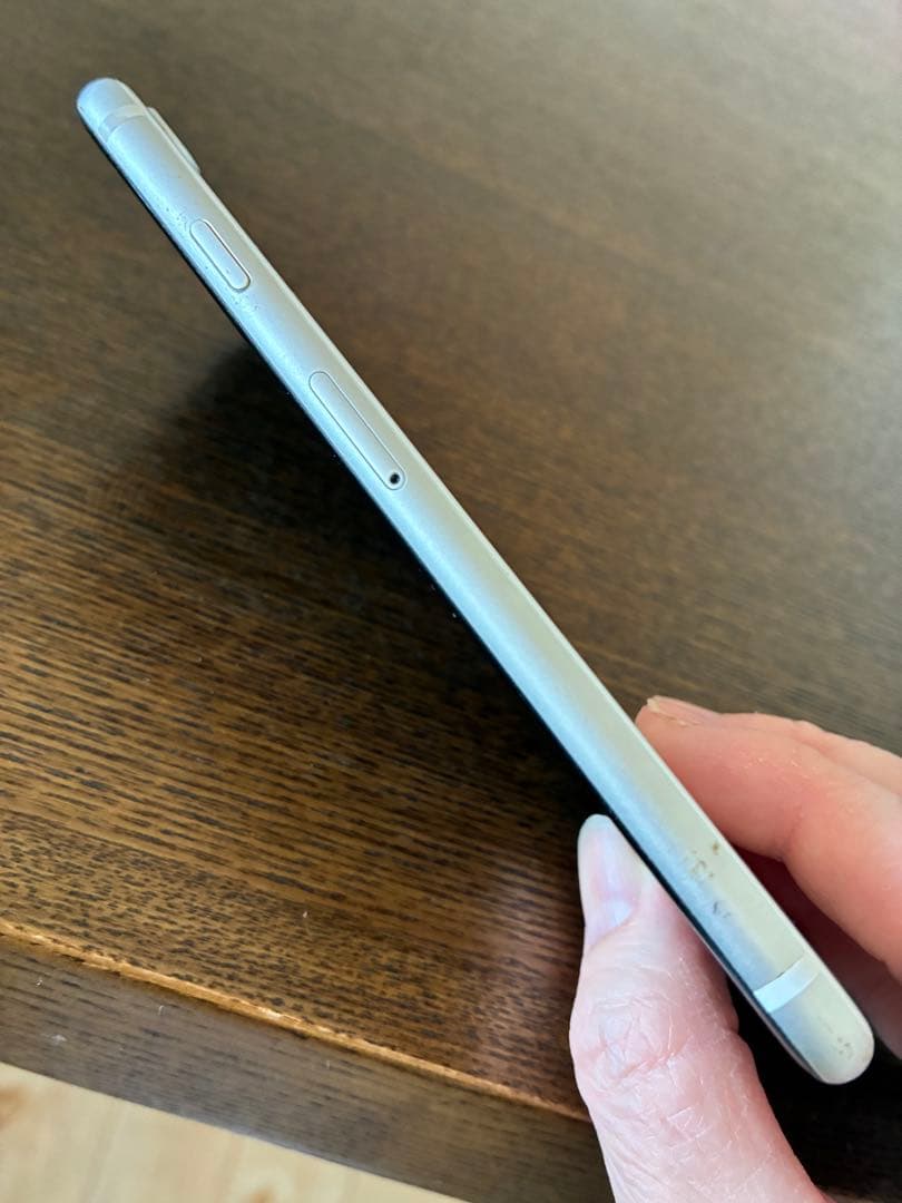 iPhone SE 第2世代 64GB SIMフリー 動作確認済