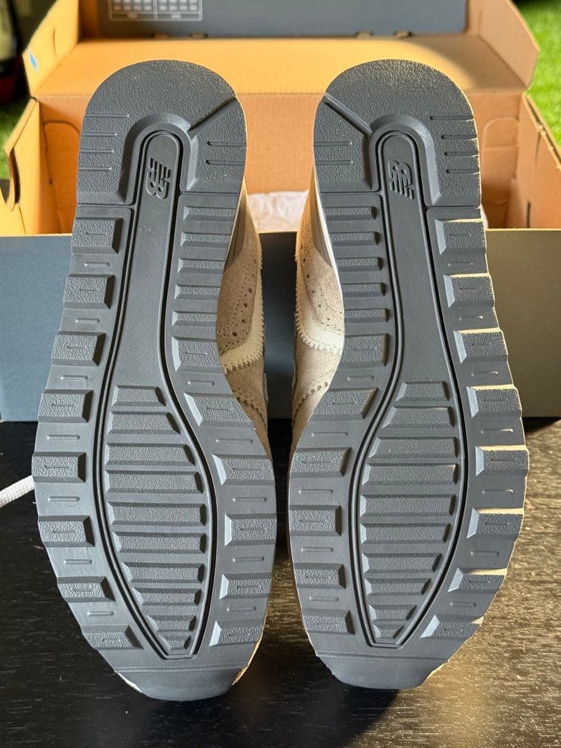 New Balance フリンジ付きスニーカー ベージュ