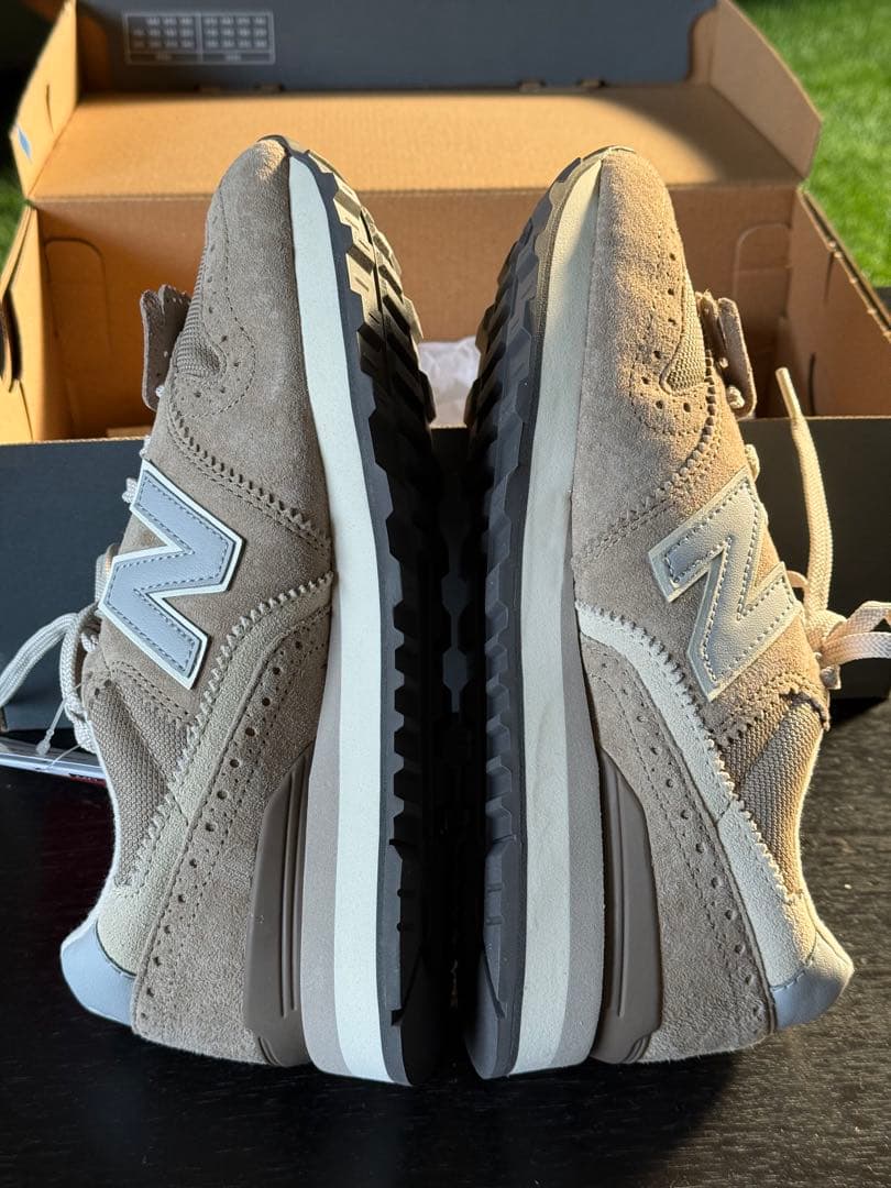 New Balance フリンジ付きスニーカー ベージュ