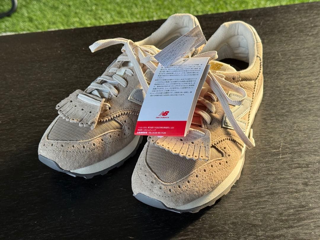 New Balance フリンジ付きスニーカー ベージュ