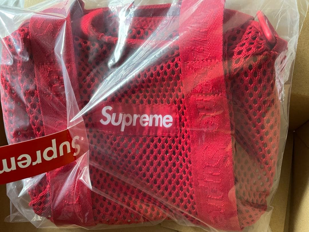 【大人気　赤　】Supreme Mesh Mini Duffle Bag