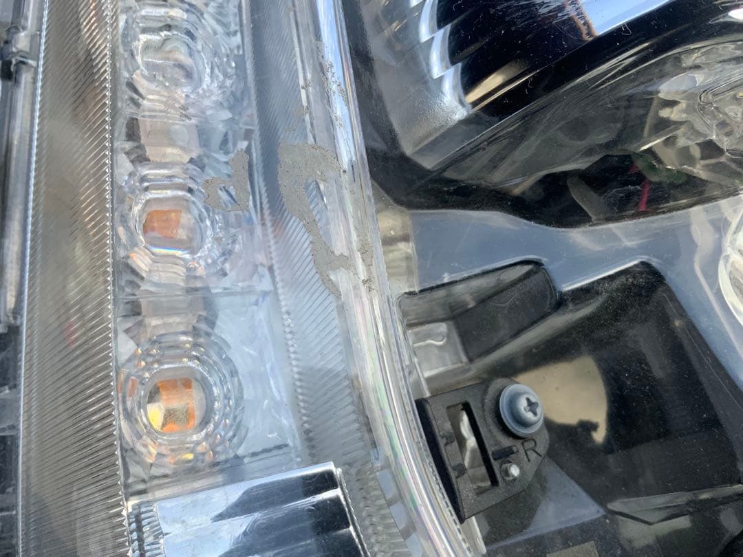 ハウジング穴　4枚目テープ跡　5-6枚スレ傷　プリウスPHV 右フロント